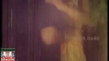 Putar Bangla h grade movie song of maria and others (maria bahkan tidak mencoba menyembunyikan payudaranya)