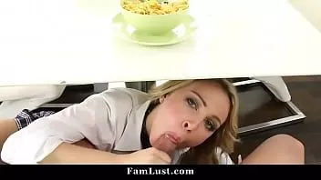 चलाएँ Stepdaddy बेकार है उसकी गर्ल हर बार माँ पत्ते
