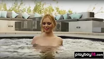 play Berkelas semua alami blondie bailey rayne menggoda di kolam renang