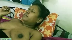 Jouer Rencontre interraciale intense d'un adolescent indien avec une fille du service de chambre