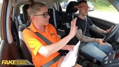 play Die Amateurlehrerin Elisa Tiger lässt sich in der Öffentlichkeit hart hämmern