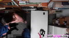 play Opgepakte tienerwinkeldief wordt gestraft met een grote lul