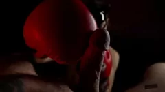 play Mistress en guantes de boxeo castiga y placeres sumisos con gran polla
