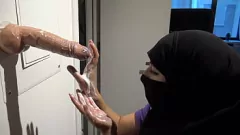 play La beauté musulmane en hijab obtient le plaisir des grosses bites non coupées