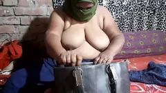 चलाएँ देसी भाभी का स्टीमी लवमेकिंग सेशन