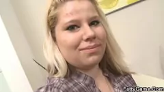 play Payudara besar Chubby Blonde dan vagina dicukur di sesi bercinta mobil