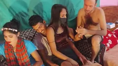 Reproduzir Desi Foursome: Hot Couples in Intense Group Sex com Deepthroat, Cowgirl e Doggystyle