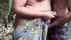 Riproduci Passione rustica: il prezioso Big Assed ottiene una sega nostalgica sotto l'albero di bambù