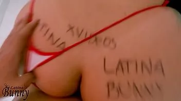تشغيل تحصل مارس الجنس الحمار الكلبة في ثونغ أحمر