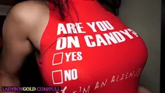 Oynat çorap düzgün vücutlu asyalı ladyboy amatör pov sahnesinde ham anal vurma alır