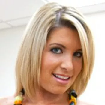 Порнозвезда Charlee Parker