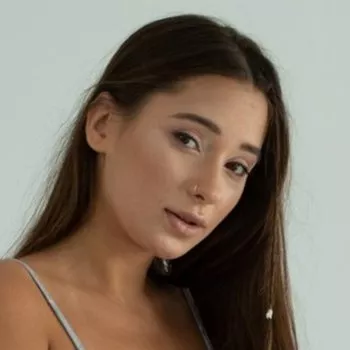 Gwiazda porno Liya Silver